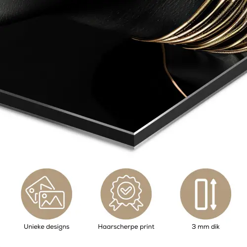 Vrouw - Zwart - Goud - Sieraden aluminium wit klein -closeup_NL