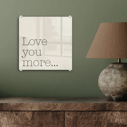 Minimalistisch - Love - Beige plexiglas 5mm klein -sfeer3