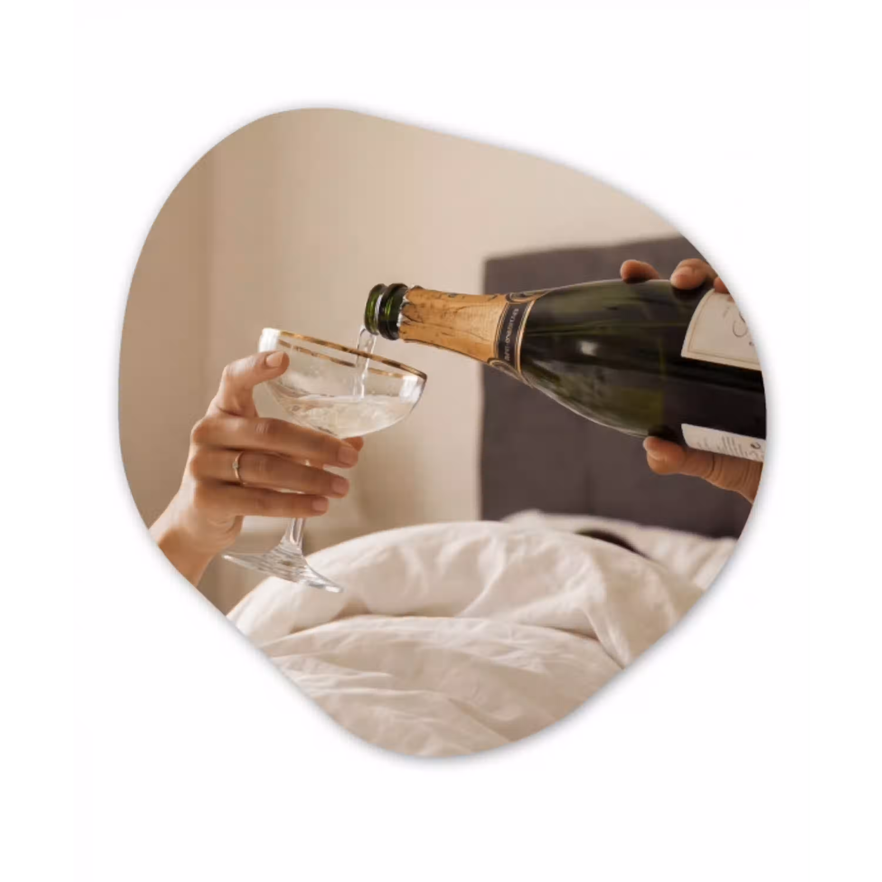 Champagne - Bed - Bubbels Wandcirkel Organisch Aluminium middel -3d