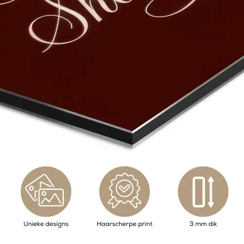 She plans she glows she achieves - Rood - Cursief aluminium wit klein -closeup_NL