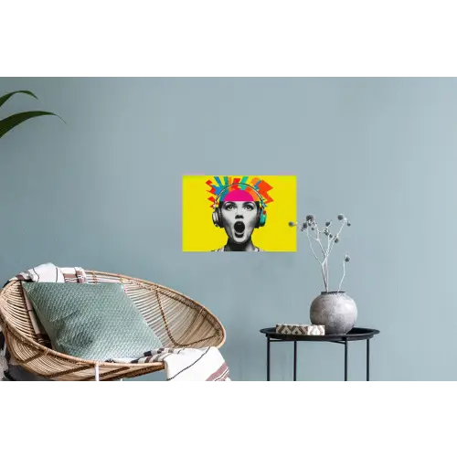 Vrouw - Koptelefoon - Geel Muursticker klein -plant