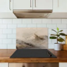 Berglandschap - Mist  - Penseelstreken keuken achterwand spatscherm klein -sfeer2