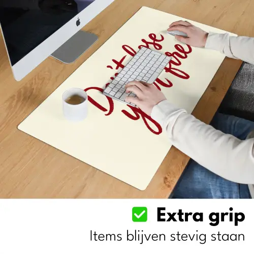 Don't lose your fire - Rood - Wit - Minimalistisch Muismat XXL klein -sfeer3
