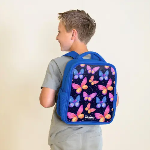 Kleurrijke vlinders in roze en blauw Kinderrugzak - Blauw middel -sfeer2