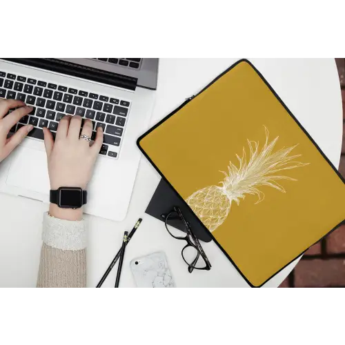 Lijnillustratie - Ananas - Bladkroon - Okergeel laptophoes neopreen klein -bureau