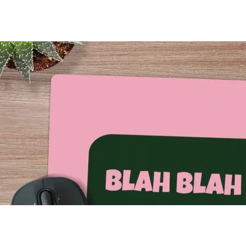 Roze - Tekstwolk - Groen - BLAH BLAH BLAH muismat rubber klein -closeup