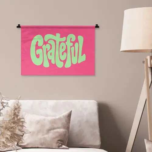 Grateful - Groen - Grafisch - Vloeiend Wandkleed katoen klein -sfeer4
