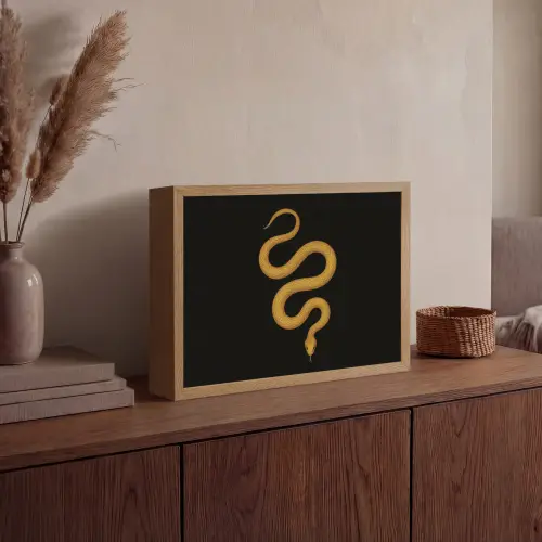 Slang - Minimalistisch - Goud Light Box met batterij (Wandlamp) middel -sfeer2