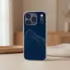 Lijnen - Abstract - Blauw - Wit Telefoonhoesje iPhone 17 Pro klein -sfeer2
