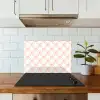 Koraalkleur - Vlechtmotief - Wit keuken achterwand spatscherm klein 900 -sfeer2