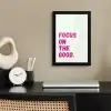 Focus on the good - Beige - Roze fotolijst zwart zonder passe partout klein -sfeer1