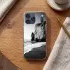 Strand - Klif - Golven - Voetstappen Telefoonhoesje iPhone 17 Pro Max klein -sfeer1