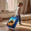Monstertruck scoort goal in woestijnstadion Kinderkoffer - Blauw klein -sfeer1
