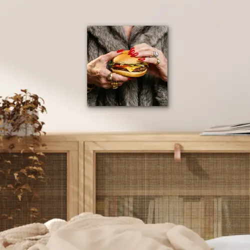 Vrouw - Hamburger - Bontjas aluminium wit klein -sfeer3