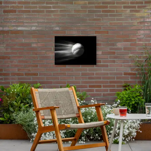 Honkbal - Wit - Vliegt Tuinposter op houten frame 2 cm dik klein -sfeer3