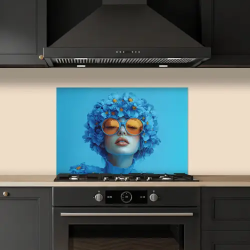 Vrouw - Bloem - Blauw - Modern - Bril - Portret keuken achterwand spatscherm klein -sfeer1
