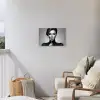 Vrouw - Lolly - Zwart Tuinposter op houten frame 2 cm dik klein -sfeer1