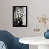 Bloemen - Wit - Vaas - Abstract fotolijst zwart zonder passe partout klein -sfeer4
