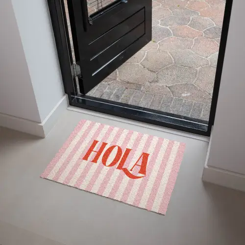 Hola - Quote -  Strepen - Pastel - Roze - Rood - Wit Deurmat klein -sfeer5