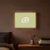 Kiwi - Lijntekening - Minimalistisch - Groen Light Box met batterij (Wandlamp) middel -sfeer4