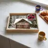 Huis - Bos - Winter - Natuur - Sneeuw Dienblad Rechthoek middel -sfeer2