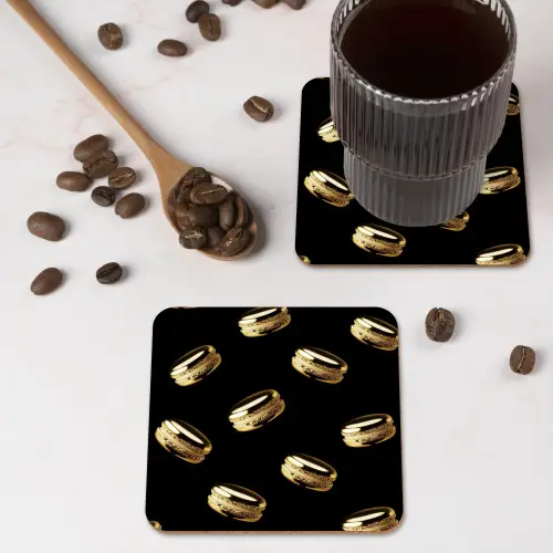 Macarons - Patroon - Goud - Zwart onderzetter kurk middel -sfeer2