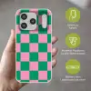 Schaakbord patroon - Groen - Roze - Blokjes Telefoonhoesje iPhone 17 Pro klein -sfeer3_DE