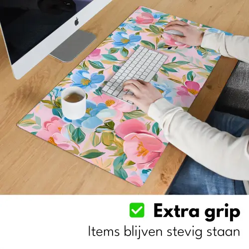 Blauw - Roze - Bloemen Muismat XXL klein -sfeer3
