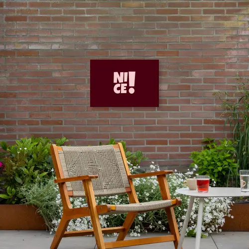 Nice - Uitroepteken - Rood Tuinposter op houten frame 2 cm dik klein -sfeer3