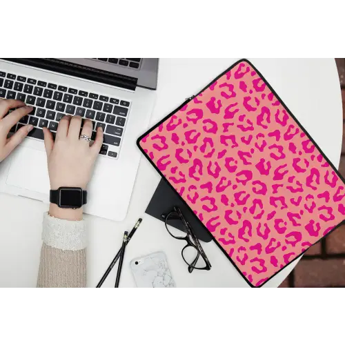 Panterprint - Roze - Dierenprint - Minimalistisch laptophoes neopreen klein -bureau