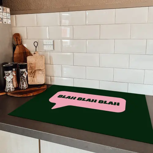 Tekstwolk - BLAH BLAH BLAH - Roze Inductie beschermer vinyl 3mm klein -sfeer3
