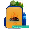 Bruine auto met gele vlammen Kinderrugzak - Blauw middel -inhoud_UK