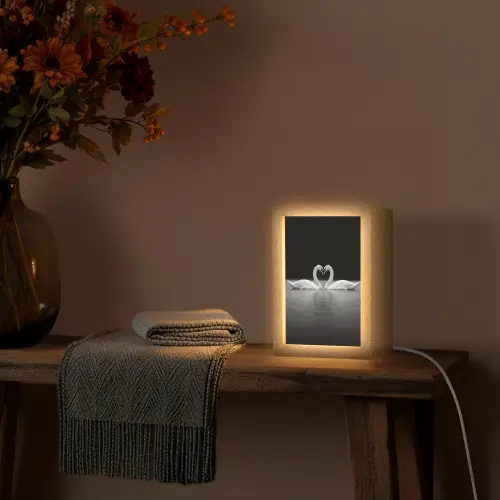 Zwanen - Hart - Zwart - Wit Light Box met kabel (Tafellamp) klein -sfeer4