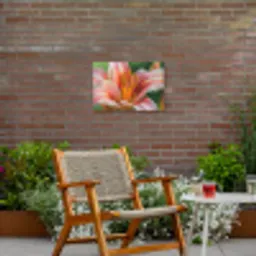 Lelie - Close up - Lichtroze Tuinposter op houten frame 2 cm dik klein -sfeer3