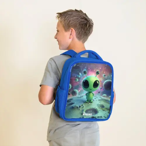 Groen buitenaards wezentje op maanlandschap Kinderrugzak - Blauw middel -sfeer2