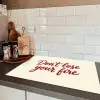 Don't lose your fire - Rood - Wit - Minimalistisch Inductie beschermer vinyl 3mm klein -sfeer3