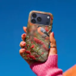 Goudvink - Bessen - Herfst - Natuur - Kleurrijk Toughcase MagSafe Apple iPhone 17 Pro Max klein -Sfeer1V