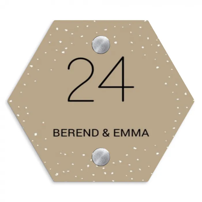 Beige met stippen - Klassiek Naambord Hexagon klein -3d