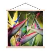 Kleurrijke vogel tussen allemaal kleurrijke platen textielposter latten blank klein -3d