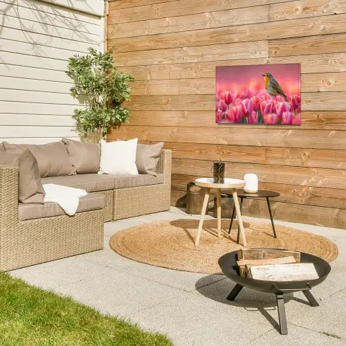 Roodborstje in Tulpenveld Tuinposter op houten frame 2 cm dik klein -sfeer2