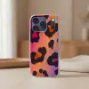 Panterprint - Roze - Paars - Oranje Telefoonhoesje iPhone 17 Pro klein -sfeer2