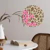 Tekst - Be cool or leave - Roze - Giraffenprint Wandcirkel behangsticker klein -sfeer3