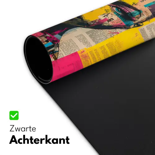 Vrouwengezicht - Krantenpapier - Abstract - Roze Muismat XXL klein -sfeer2