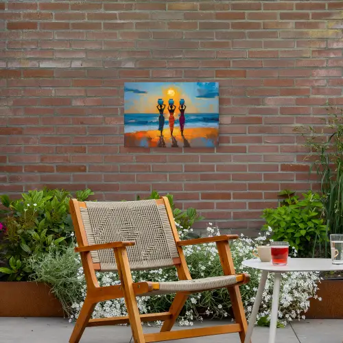Vrouwen - Strand - Zondsondergang Tuinposter op houten frame 2 cm dik klein -sfeer3