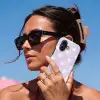 Madeliefjes - Pastel - Wit - Paars - Bloemen Toughcase MagSafe Apple iPhone 17 klein -Sfeer2V