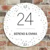 Wit met stippen - Klassiek Naambord Rond klein -sfeer2