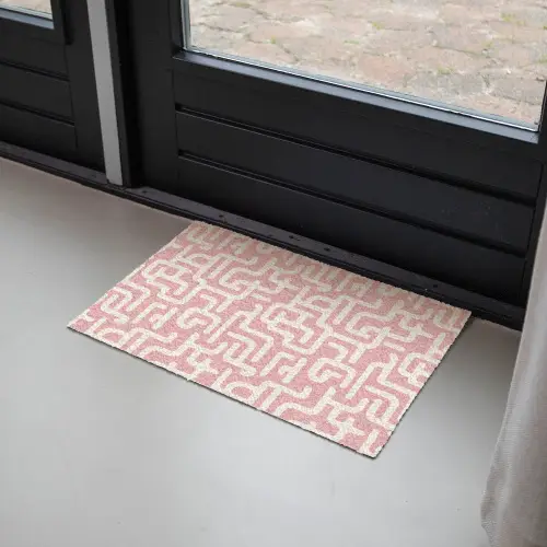Doolhofpatroon - Roze - Wit - Abstract Deurmat klein 898 -sfeer2