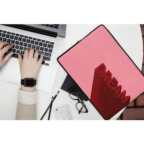 Dream - 3D - Rood - Roze laptophoes neopreen klein -bureau