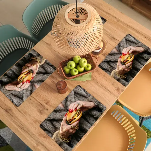 Vrouw - Hamburger - Bontjas Placemat vinyl groot -zzsfeer5_Kitchenyeah-website