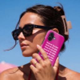 Focus on the good - Roze - wit Toughcase MagSafe Apple iPhone 17 klein -Sfeer2V